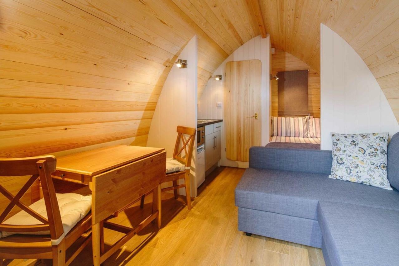 Buttercup Glamping Pod Hotel Cheltenham Ngoại thất bức ảnh