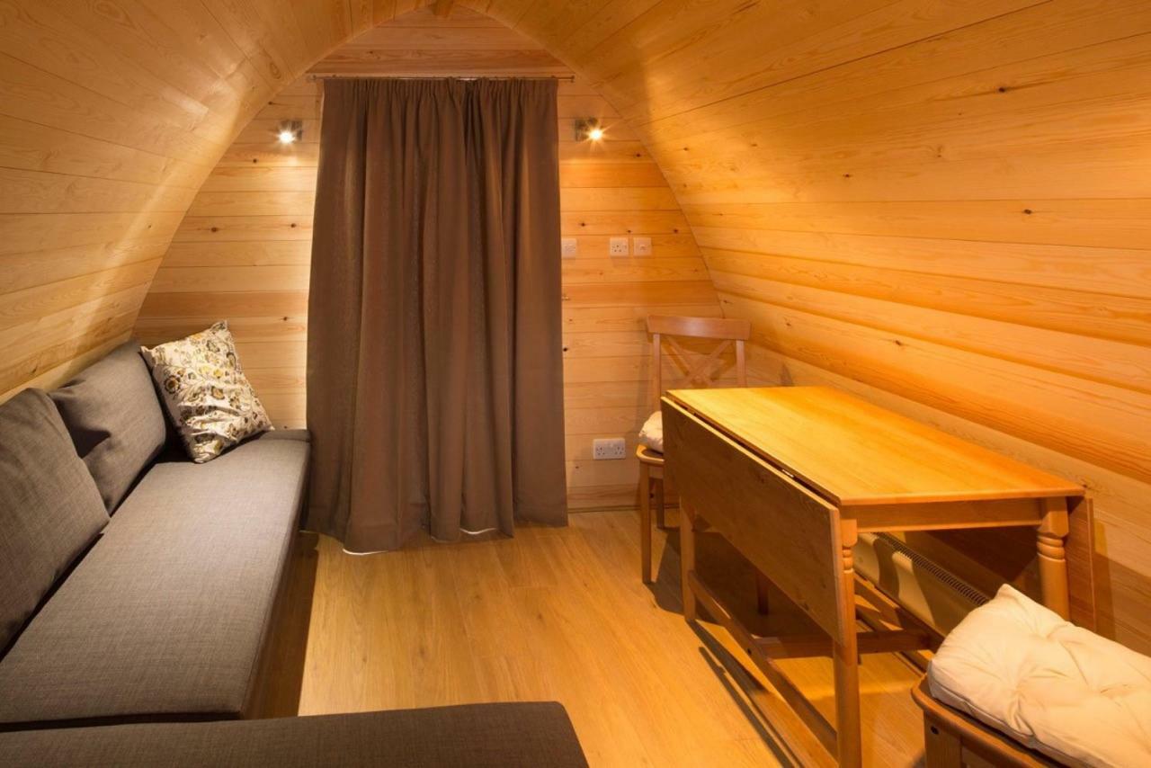 Buttercup Glamping Pod Hotel Cheltenham Ngoại thất bức ảnh