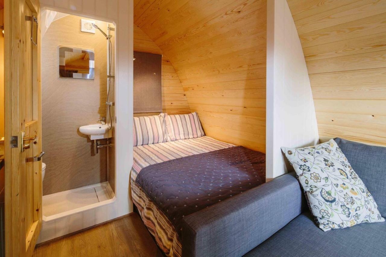 Buttercup Glamping Pod Hotel Cheltenham Ngoại thất bức ảnh
