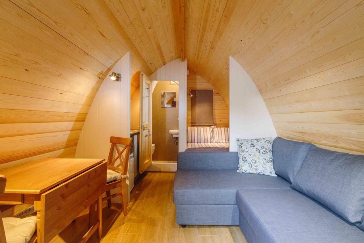 Buttercup Glamping Pod Hotel Cheltenham Ngoại thất bức ảnh