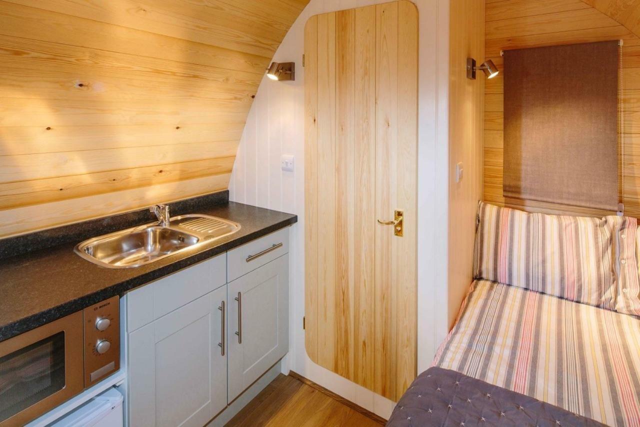 Buttercup Glamping Pod Hotel Cheltenham Ngoại thất bức ảnh