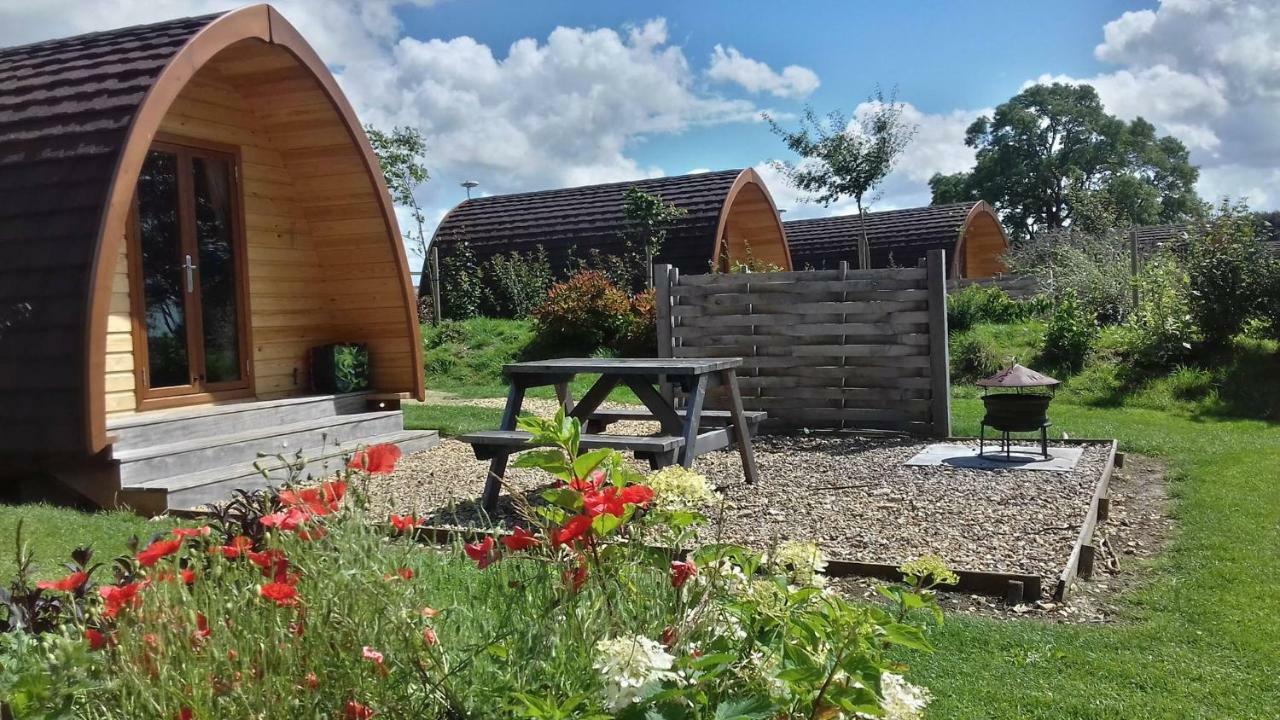 Buttercup Glamping Pod Hotel Cheltenham Ngoại thất bức ảnh